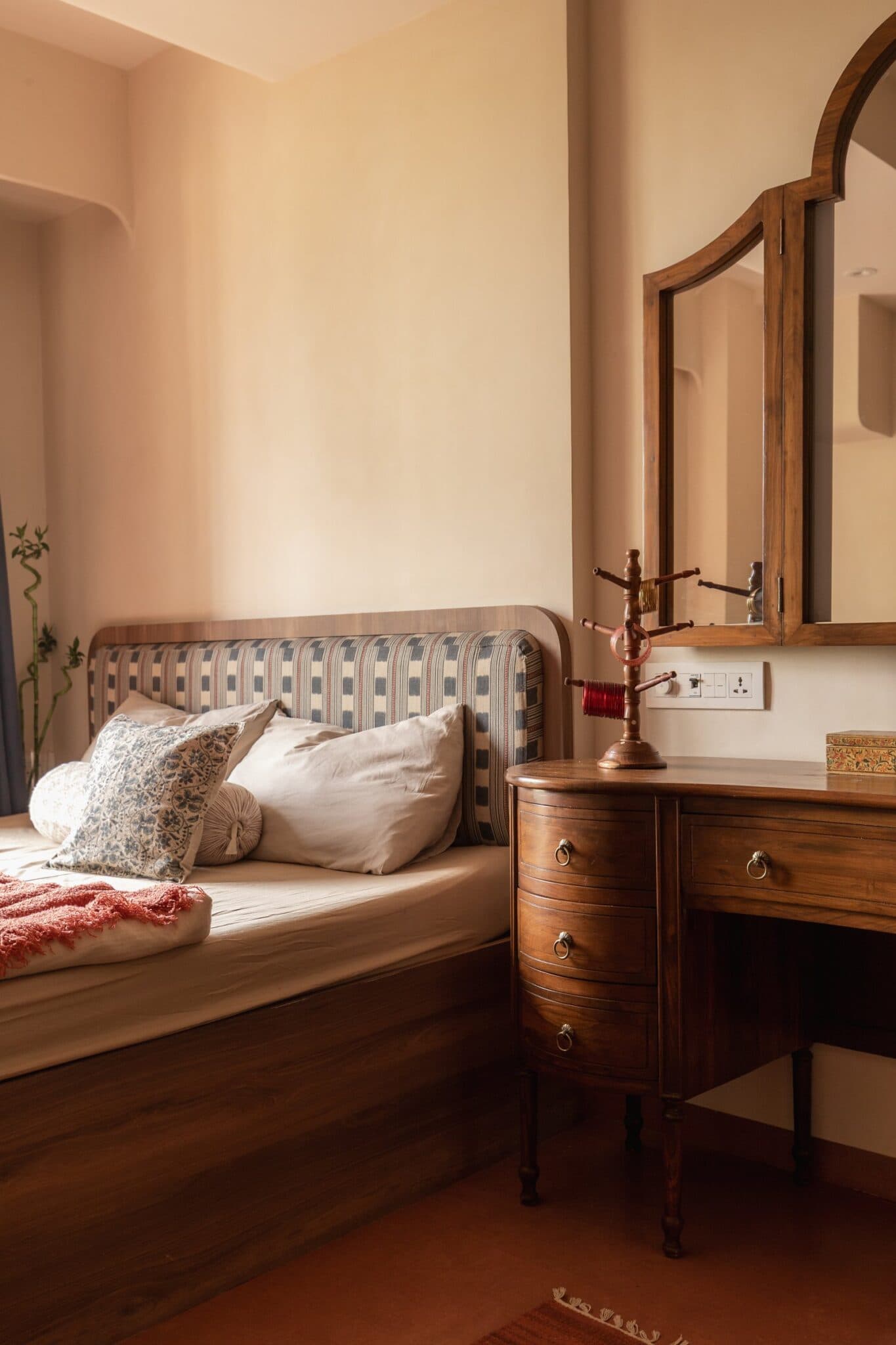 Rimjhim: A 750-Sq-Ft Mumbai Home, Layered in Colour, Craft and Memory