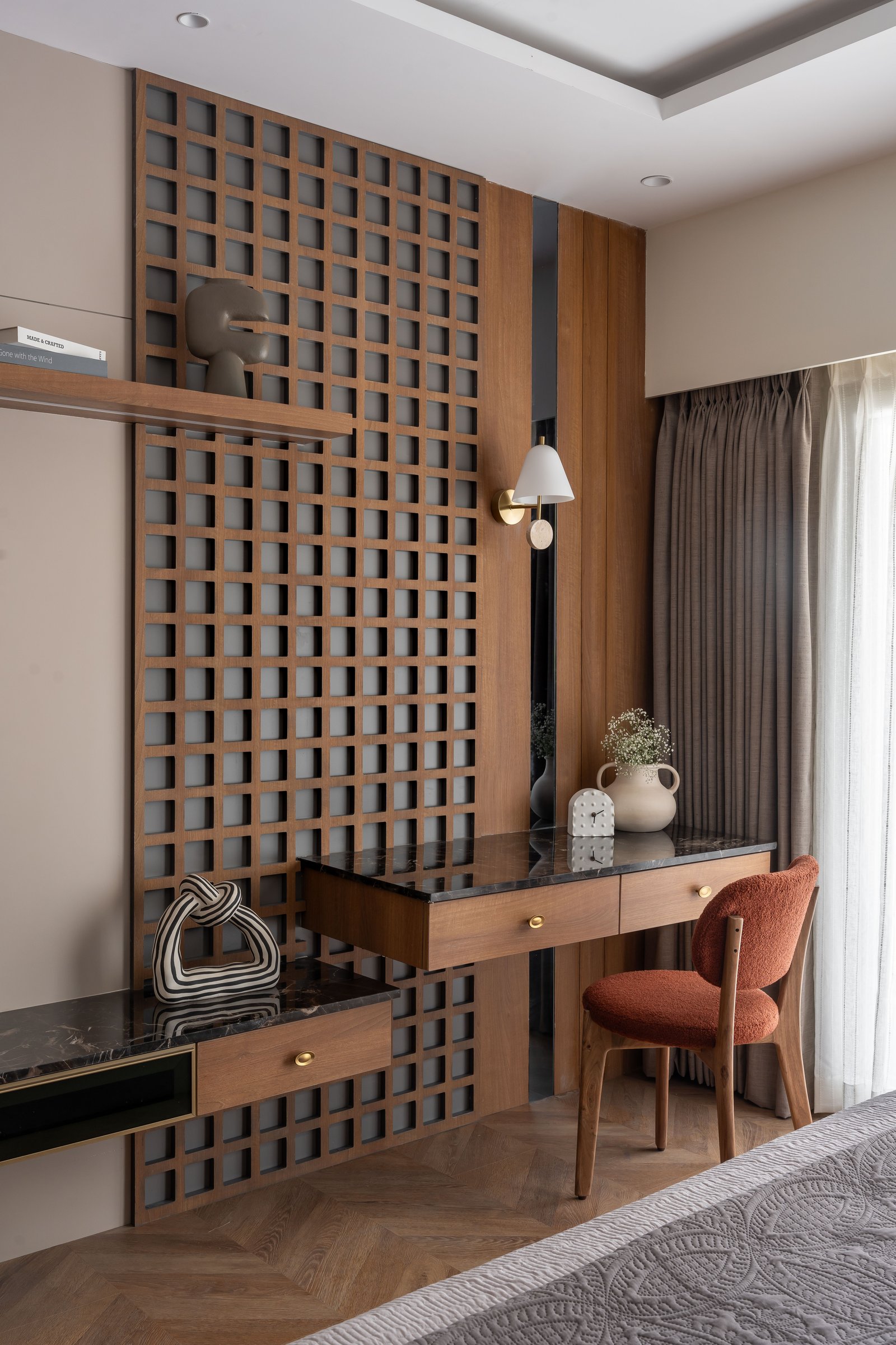 Along the adjoining wall, a floor-to-ceiling wooden lattice frames a dark stone vanity