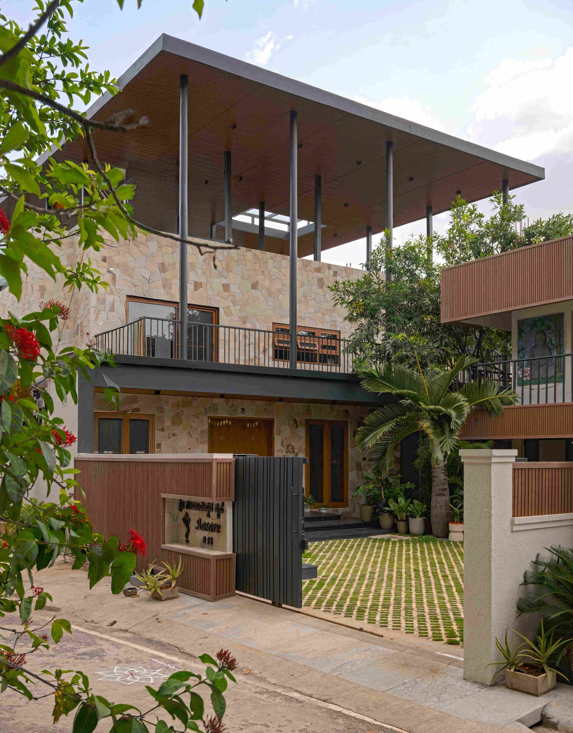 The street elevation: a cantilevered roof and random-cut sandstone cladding announce the renovation without overstating it