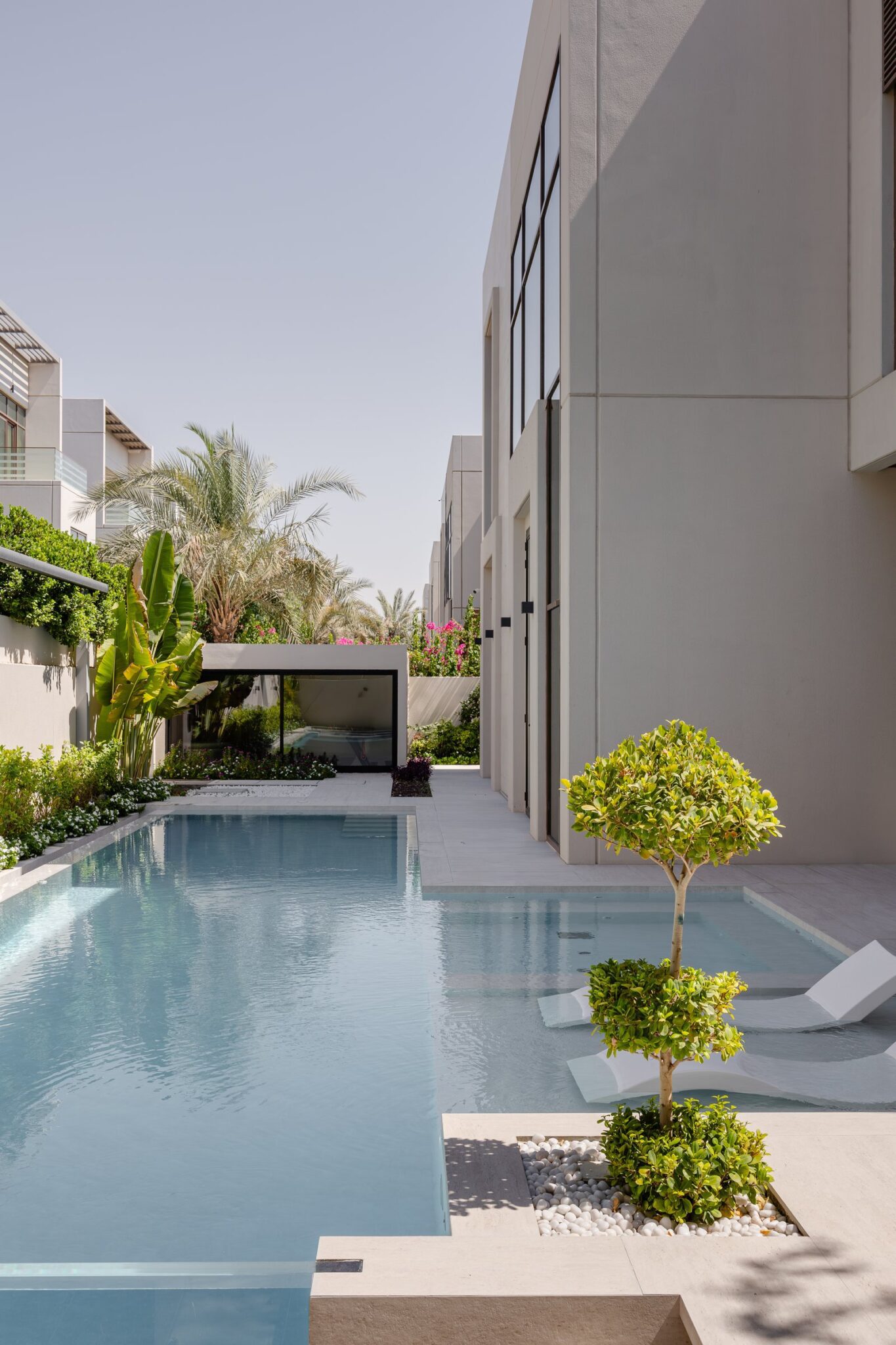 Millennium Estates Villa: A Study in Volume, Contrast, and Contemporary Living — interior design by Rasha Khattar Studio in Meydan, Dubai