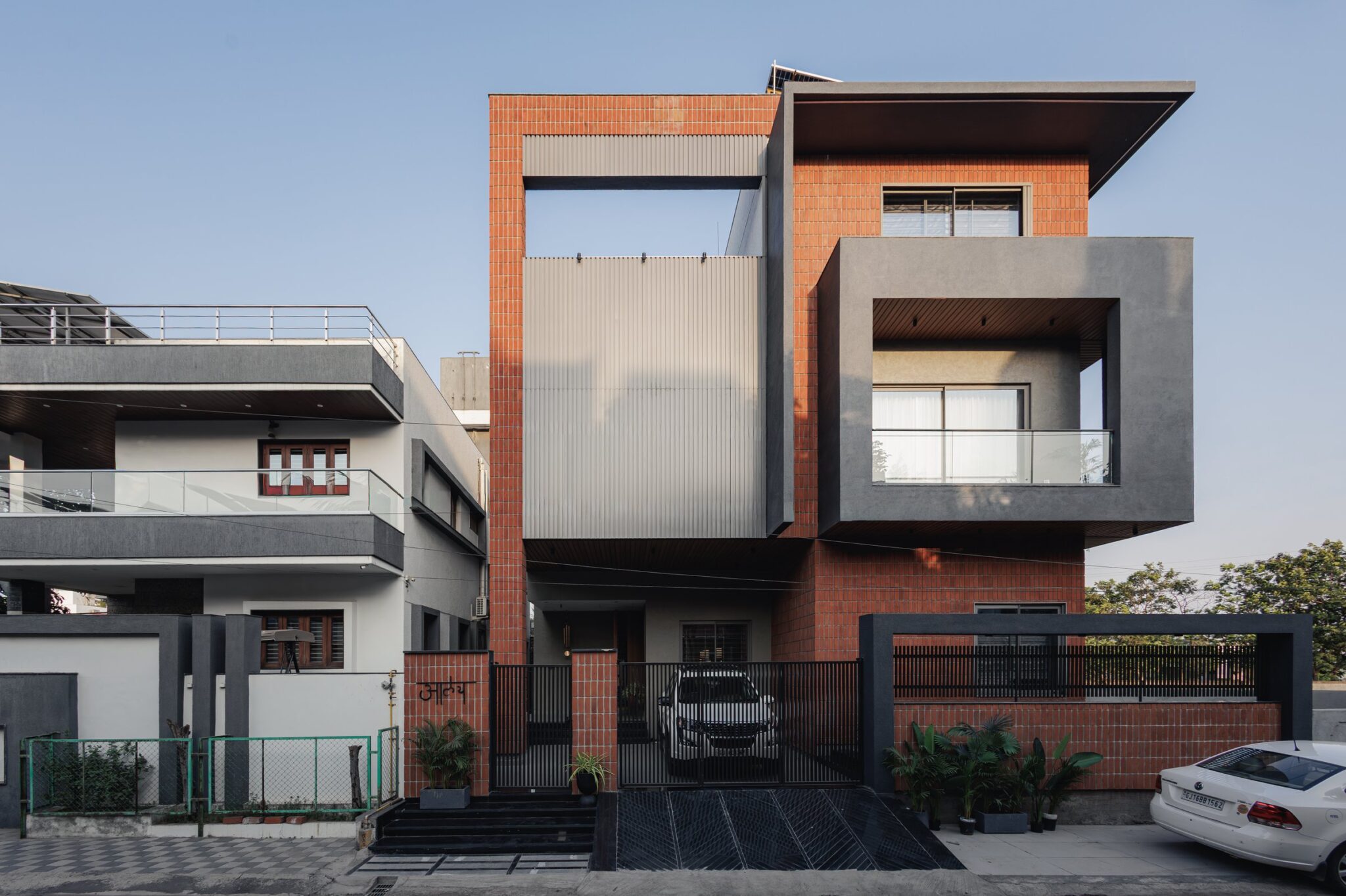 Aalay House: An Ankleshwar Bungalow Where Vastu Becomes Architecture — VR Consultants, Ankleshwar, Gujarat