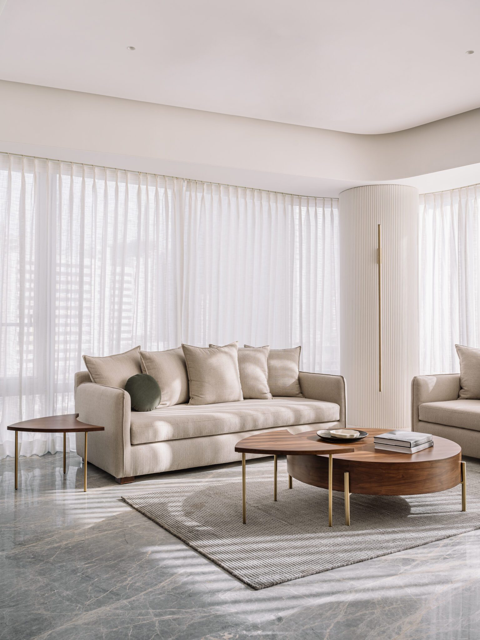 With sweeping views of Mumbai’s skyline, Pied-à-terre by Aashni Kumar is a second home tracing the facets of minimalism, lyrical materiality, and restraint — interior design by @aashni.kumar in Pied-à-terre, Mumbai
