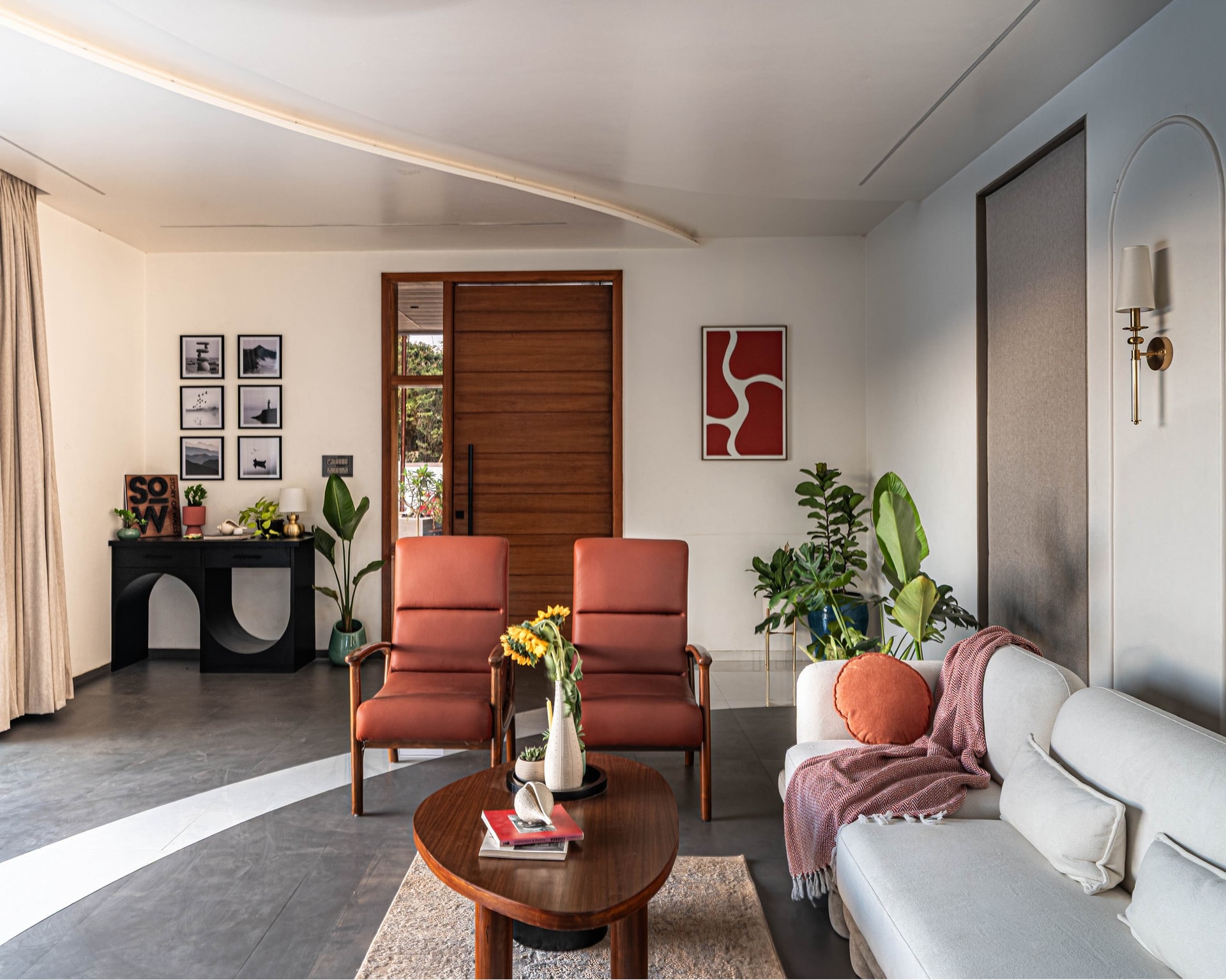 Terracotta leather armchairs and arched wall moulding in the living room, oriented toward the lake