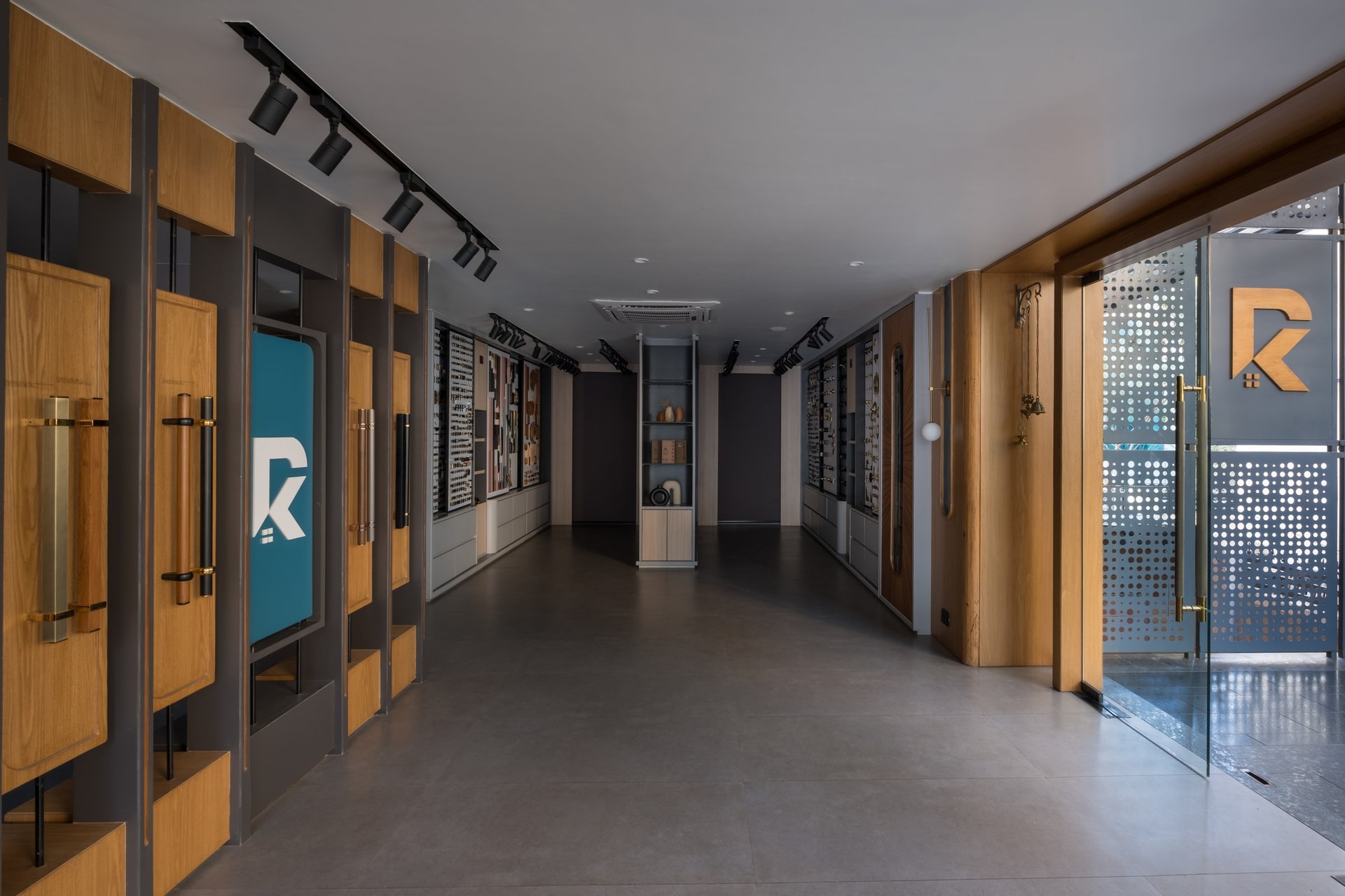 The main display gallery, where oak-panelled modules and matte black framing treat hardware as curated object rather than merchandise