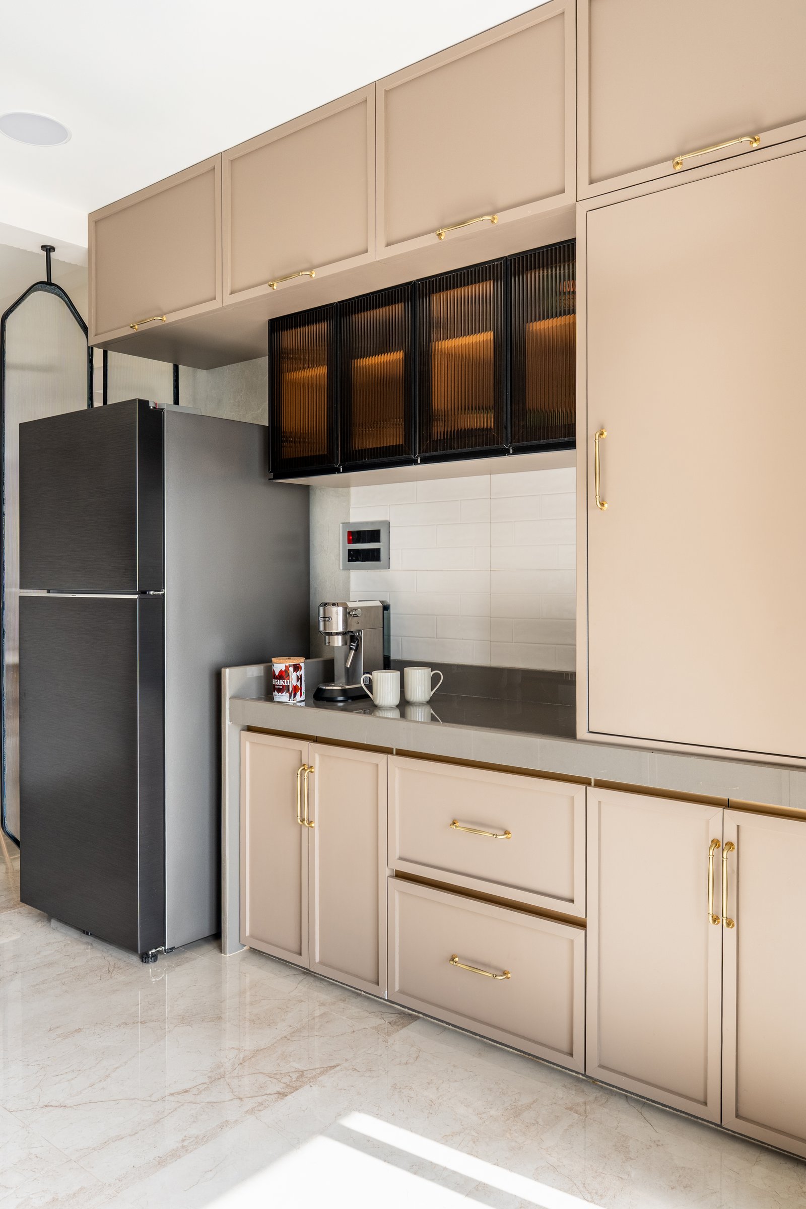 The pantry wall, with reeded amber glass uppers tying the two sides of the kitchen together