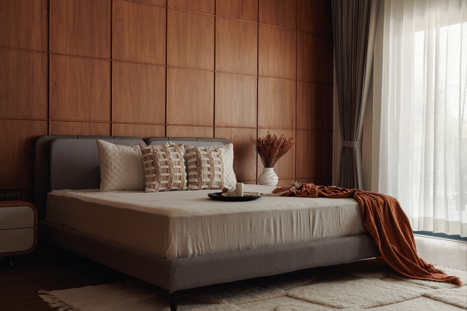 The second bedroom, where the wood wall is reworked as a grid of recessed square modules
