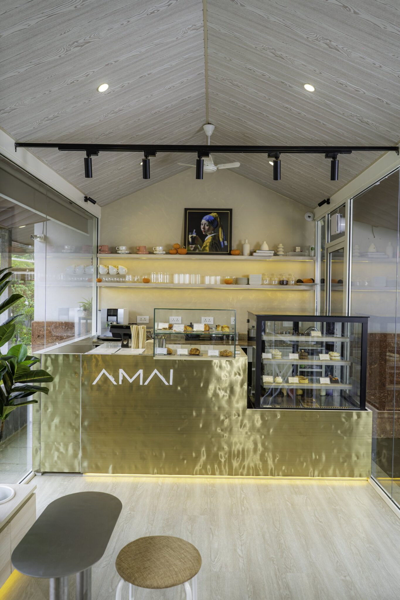 Amai Artisanal Bakehouse: The Architecture of Restraint — Gauchestud.io, Kolhapur, Maharashtra