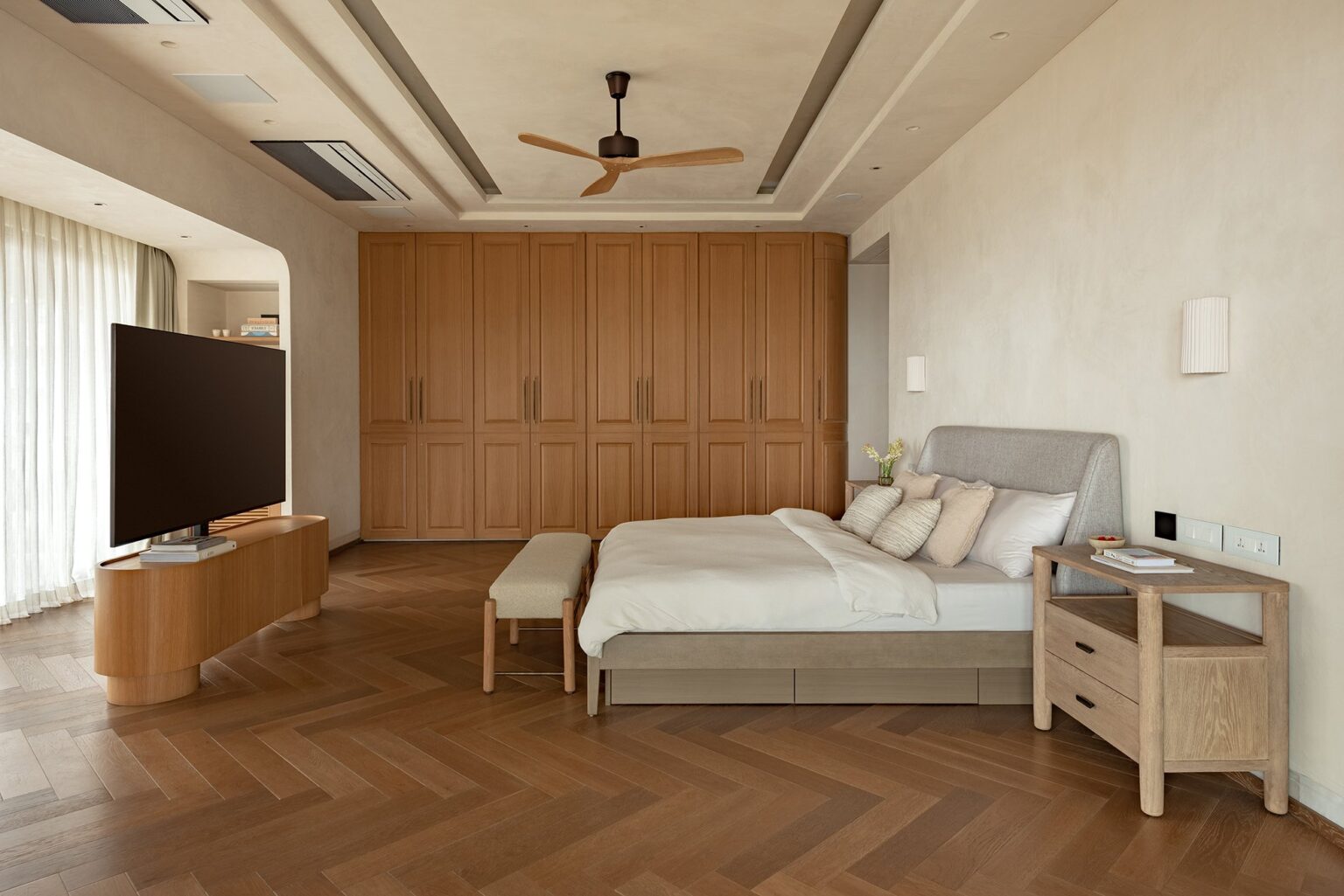 Cosmo’s Haven: A Mumbai Bedroom Where Light, Oak and Lime Plaster Hold the Quiet, Studio S.O.HE (Spaces.Object.Human Experience), Malabar Hill, Mumbai