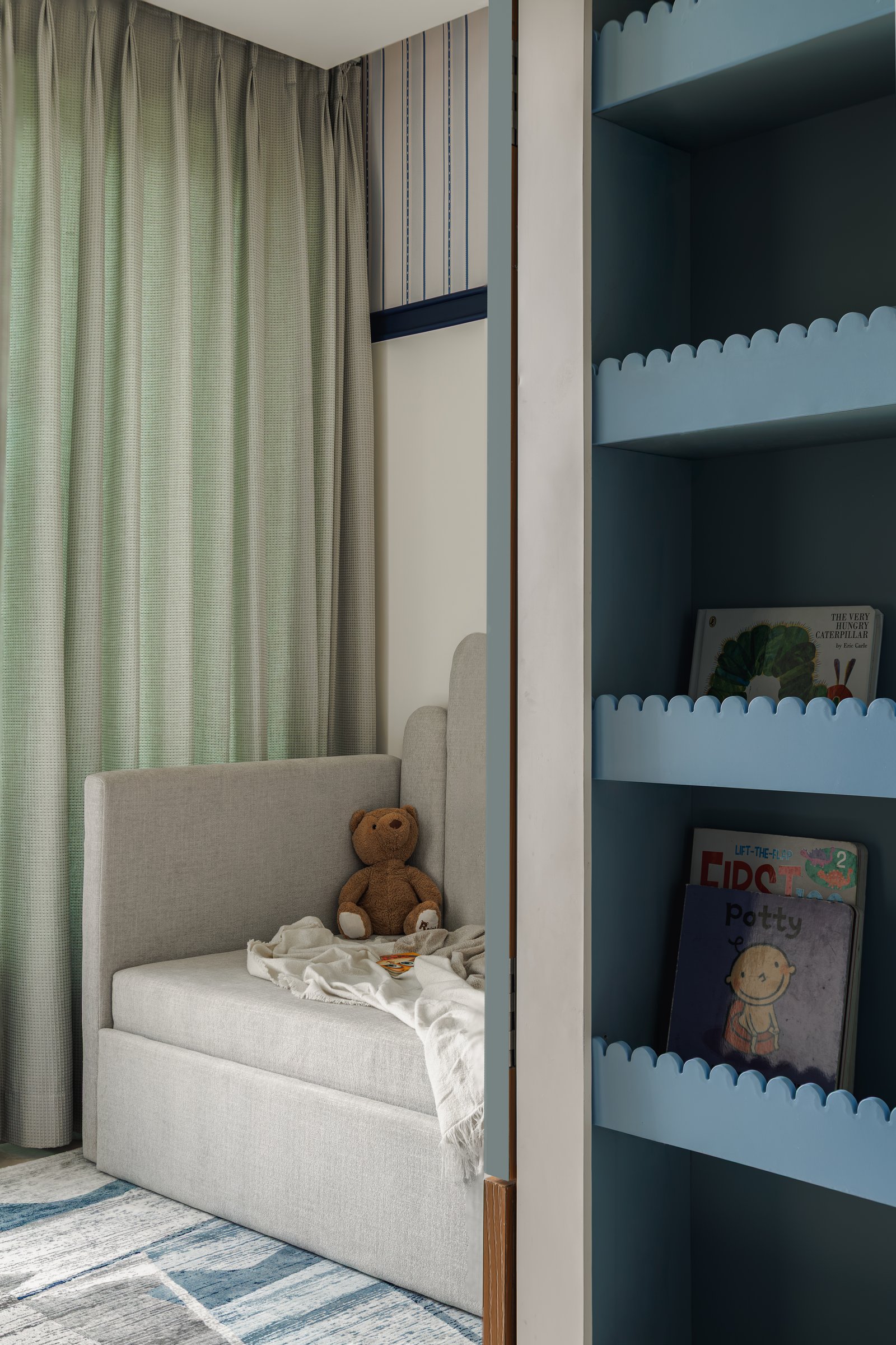 The reading corner, with a built-in bookshelf edged in scalloped blue trim