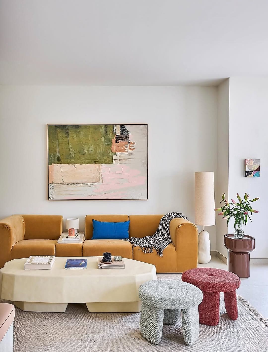 Some homes are defined by their architecture; others by the atmosphere they cultivate. This Dubai residence belongs firm…